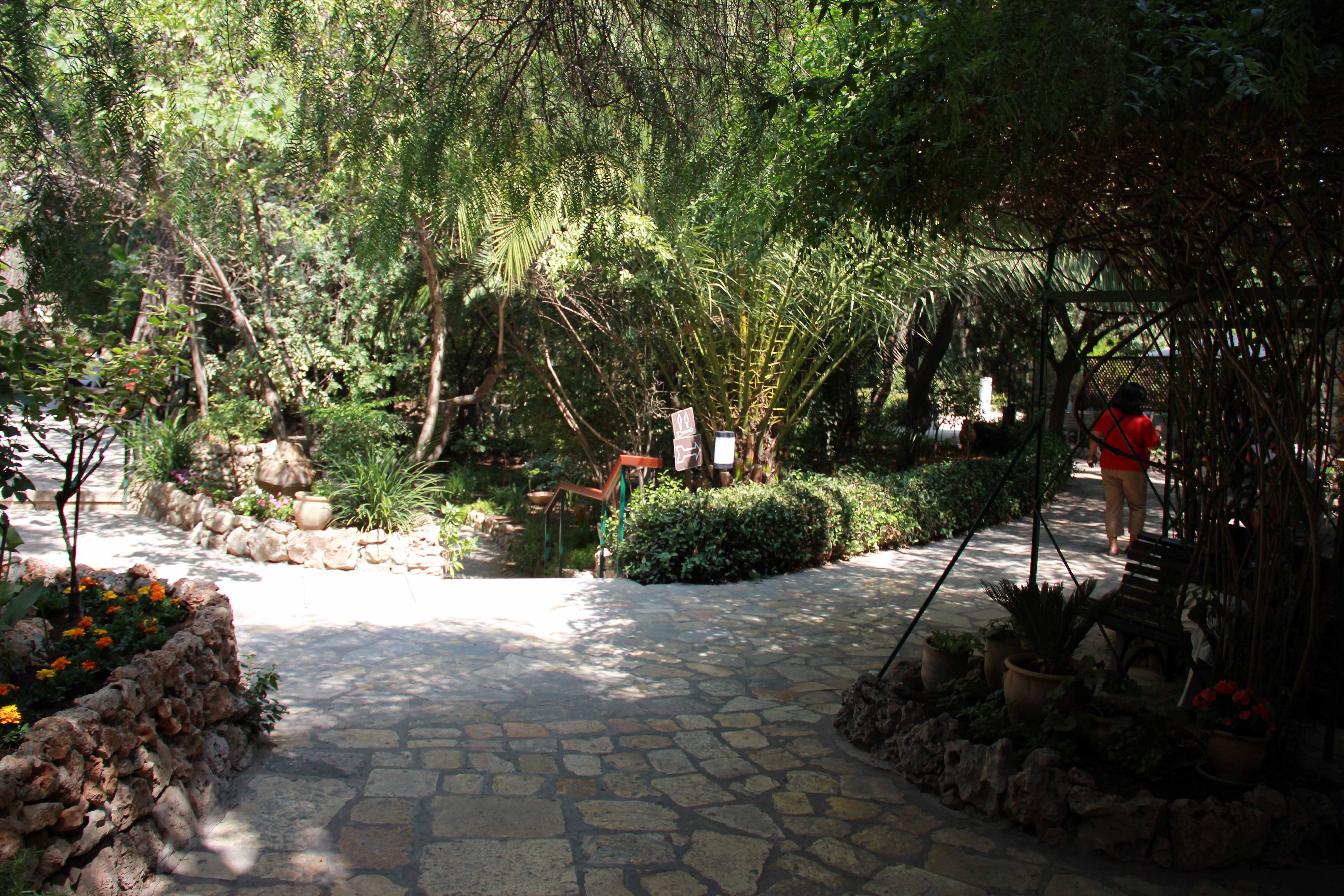 Garden Tomb image 5